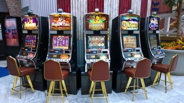 Paito Warna tournament bracket showing mixed-provider slot games on link qrisbos